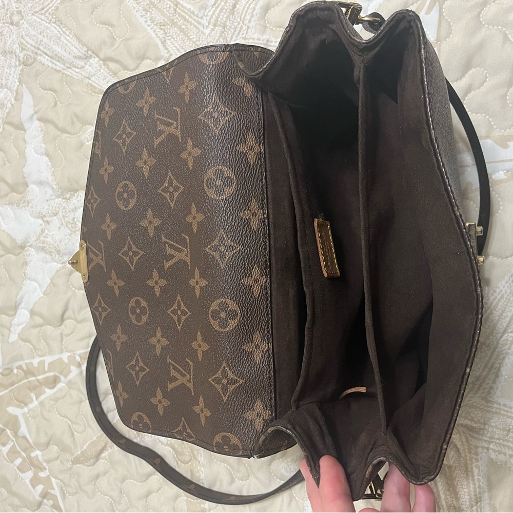 Elegant Brown Designer Crossbody Bag - Picture 7 of 9